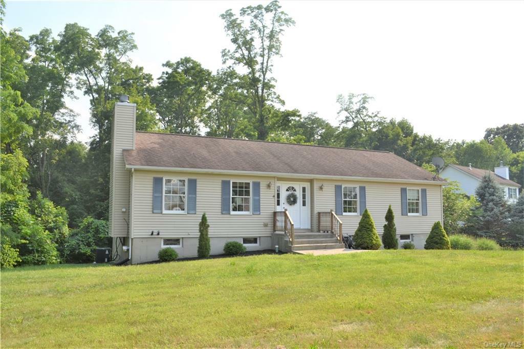 Property Photo:  6 Leo Lane  NY 12553 