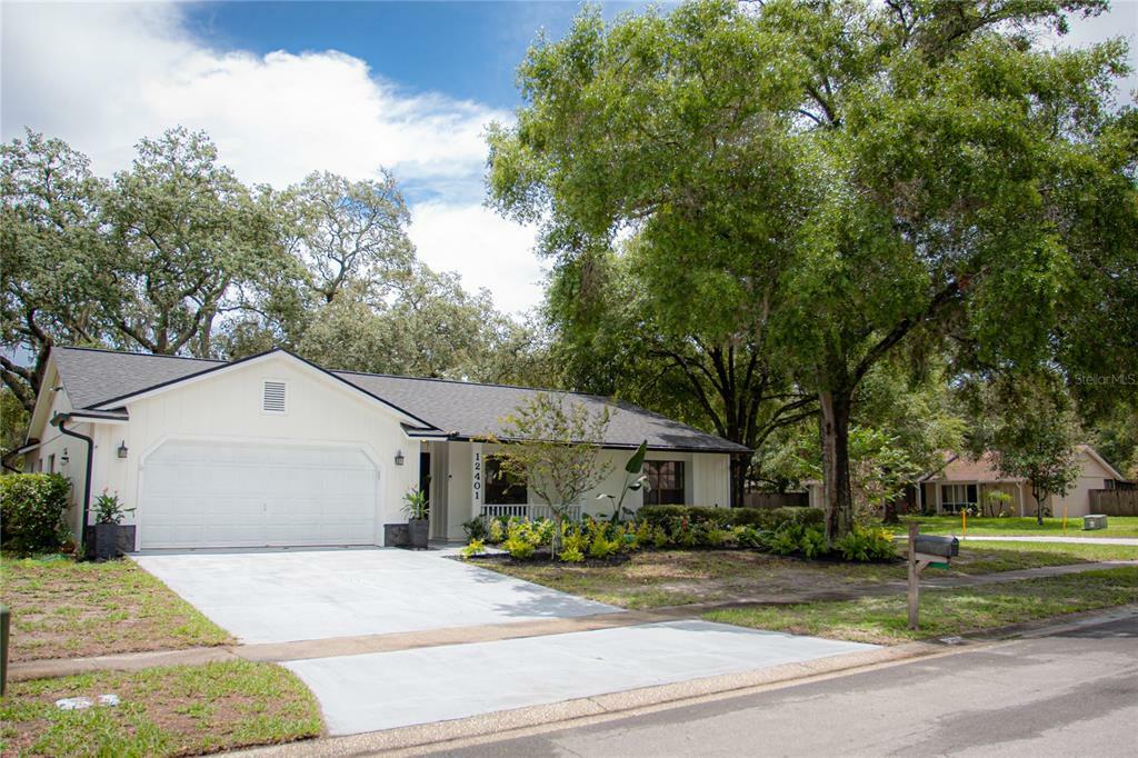 Property Photo:  12401 Pampas Place  FL 33617 