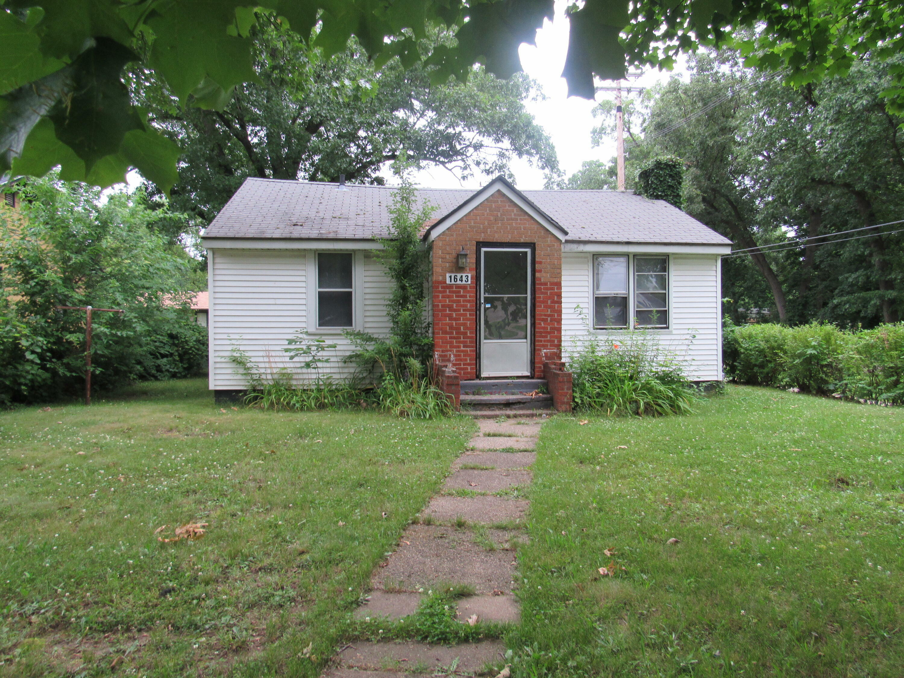 Property Photo:  1643 Taft Street  MI 49120 