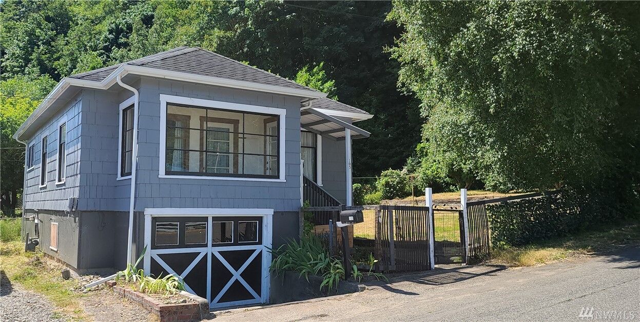 Property Photo: 105 S Fleet St WA 98520