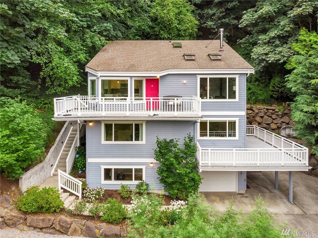 Property Photo: 8409 E Mercer Wy WA 98040