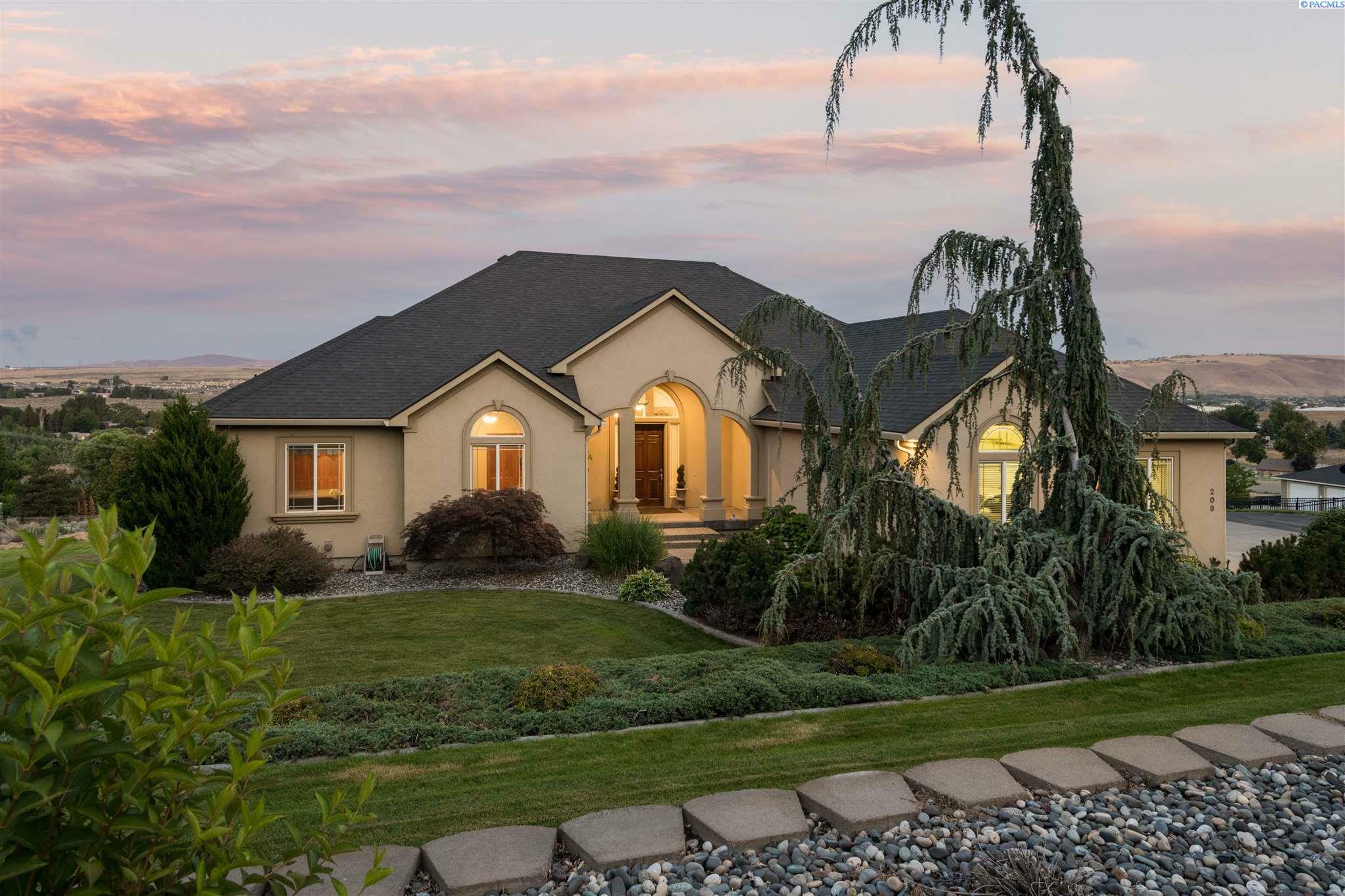 Property Photo: 209 Kristen Lane Pr WA 99338-8304