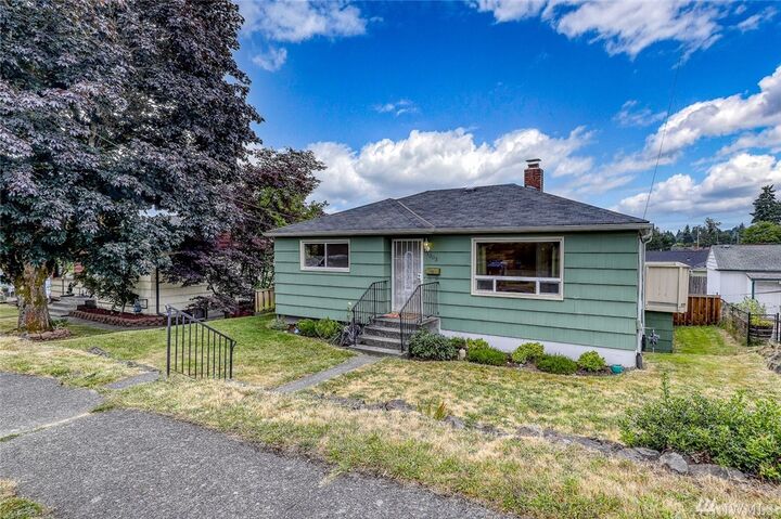 Property Photo:  3303 Solie Ave  WA 98310 