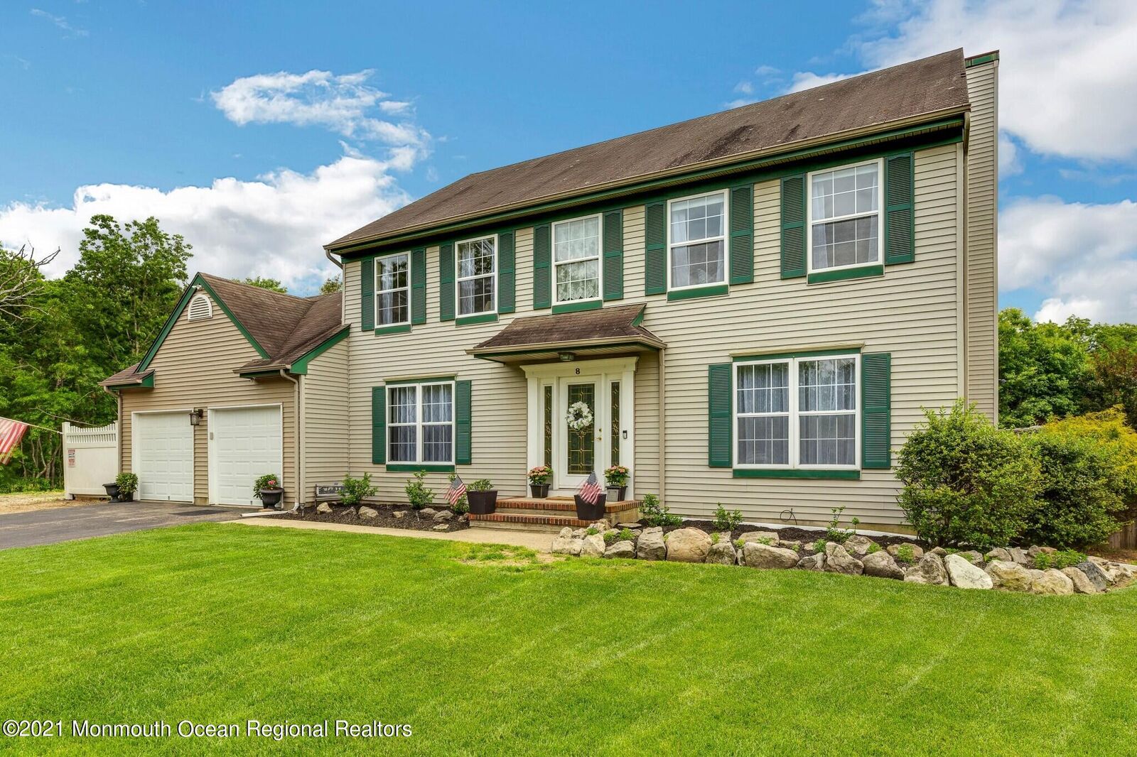Property Photo:  8 Hunters Green Court  NJ 07731 