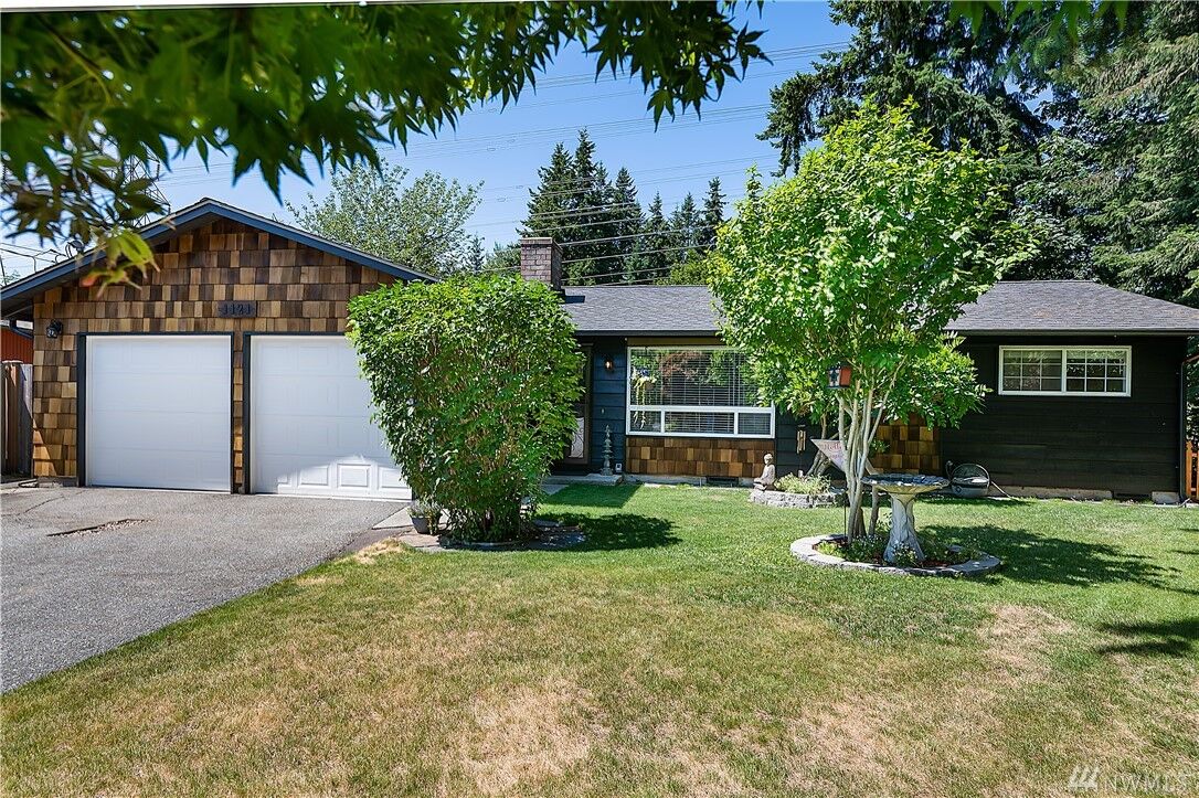 Property Photo:  1121 213th Place SW  WA 98036 