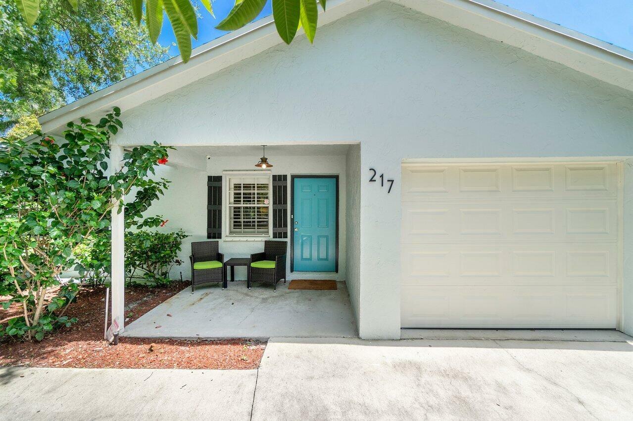 Property Photo:  217 NE 10th Street  FL 33444 