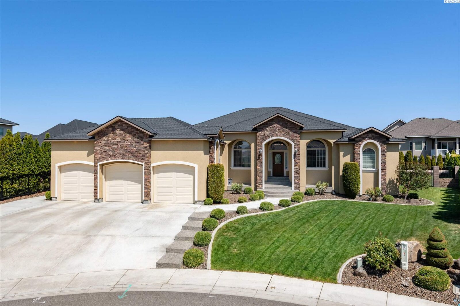 Property Photo: 921 Allenwhite Dr. WA 99352