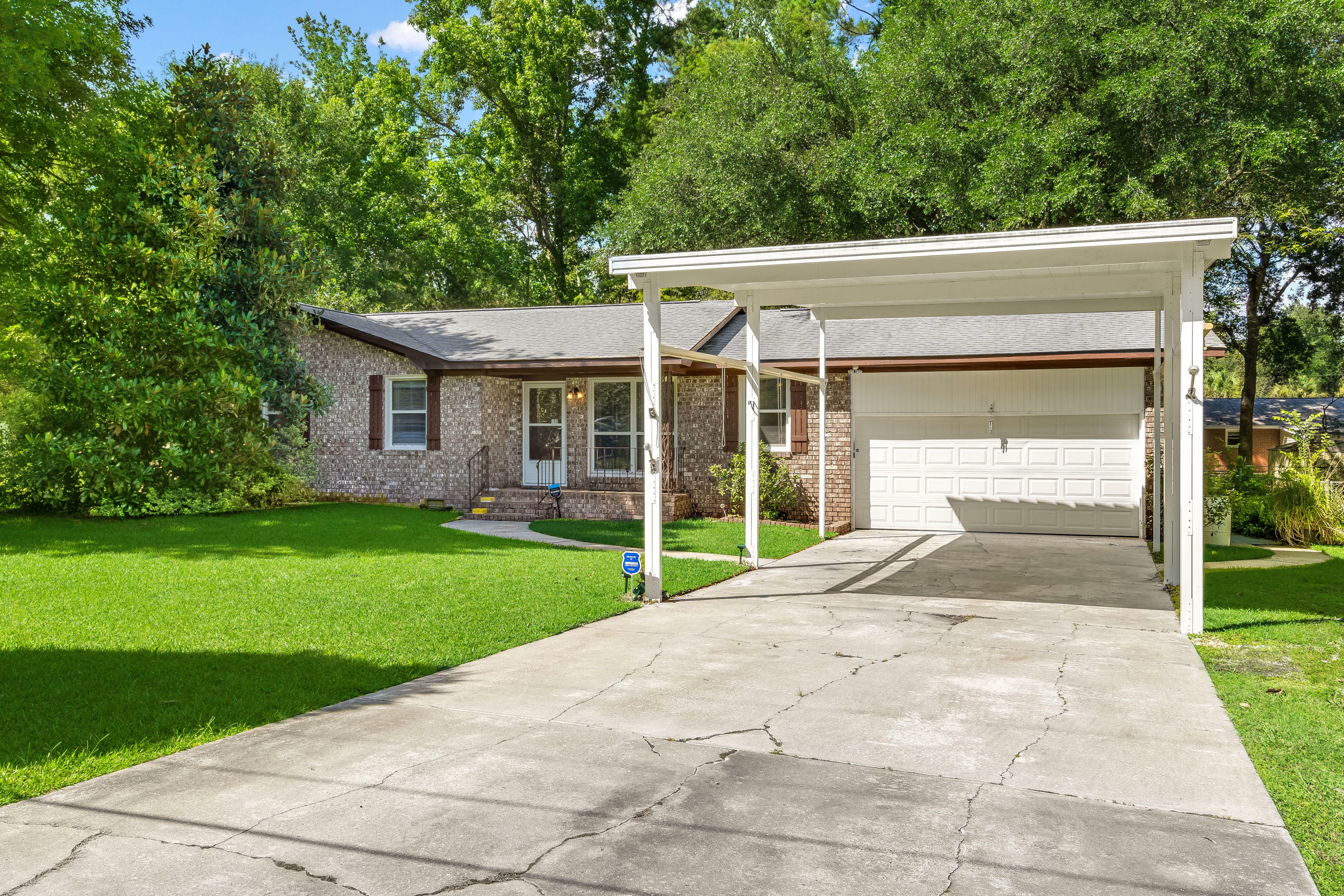Property Photo: 105 Henrietta Drive SC 29456