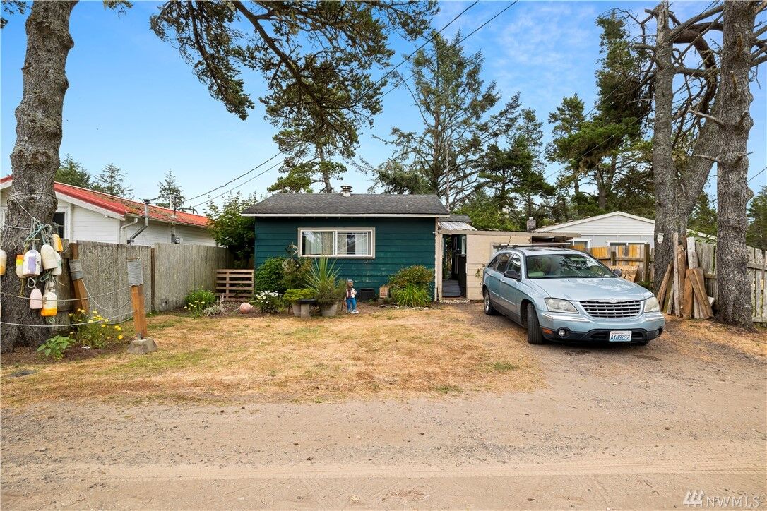 Property Photo:  621 N Hoquiam St  WA 98595 