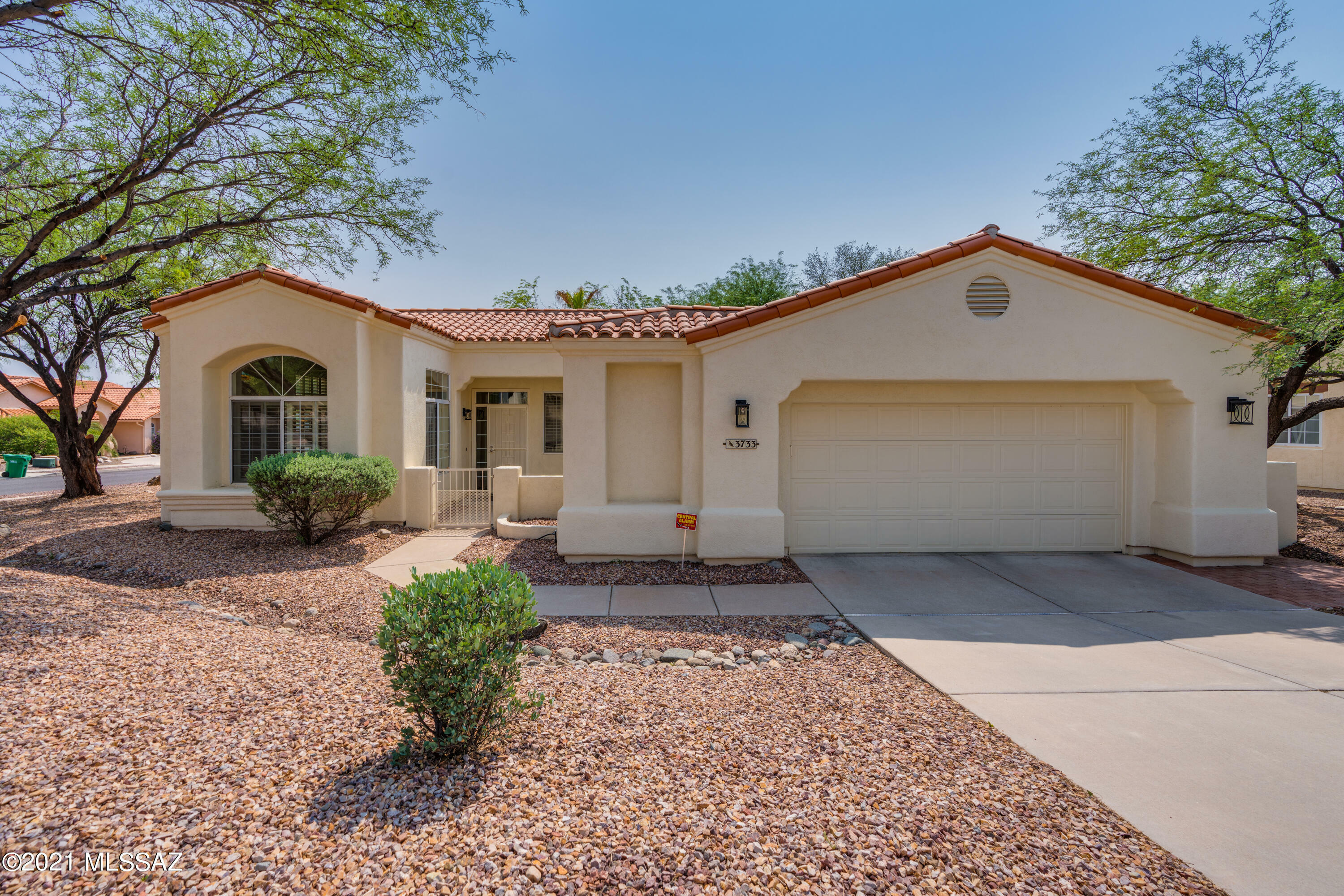 Property Photo:  3733 N Sandrock Place  AZ 85750 