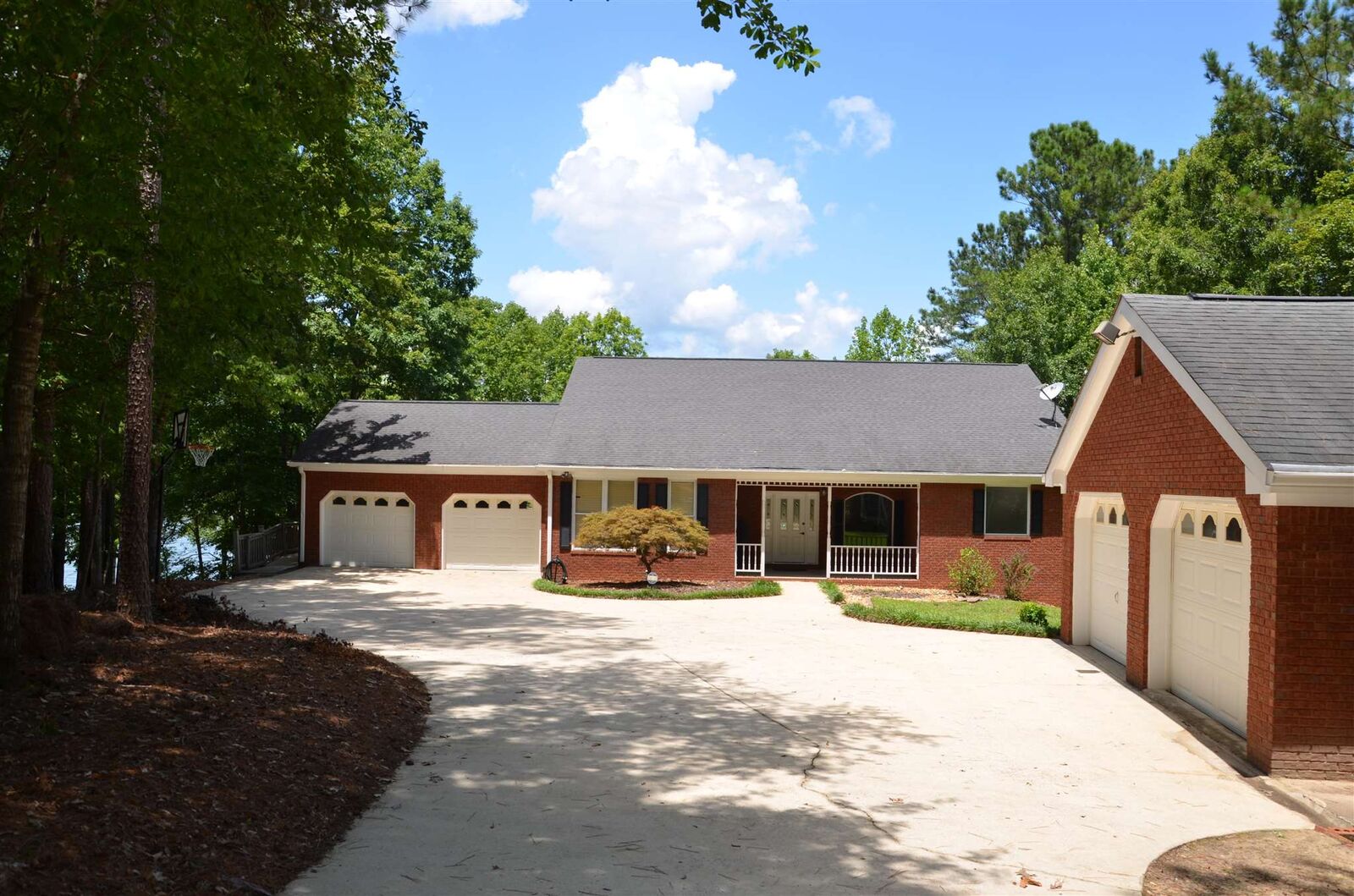 Property Photo: 413 East Riverbend Drive GA 31024