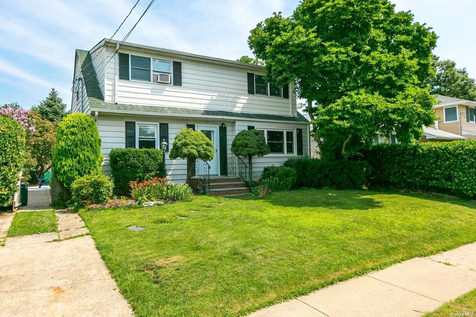 Property Photo:  1737 Warren Place  NY 11566 