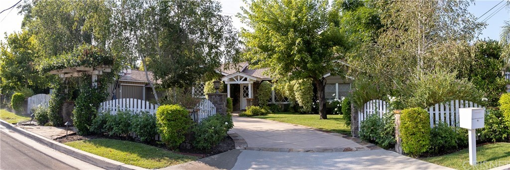 Property Photo: 19415 Collier Street CA 91356