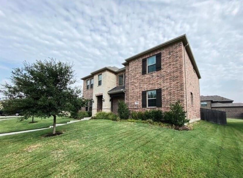 Property Photo:  2708 Gum Tree Trail  TX 75098 