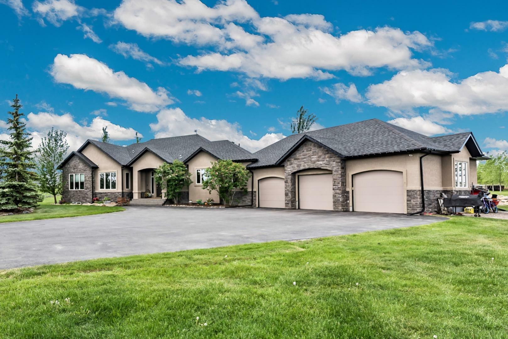Property Photo: 2 Shannon Mews AB T1S 5B4