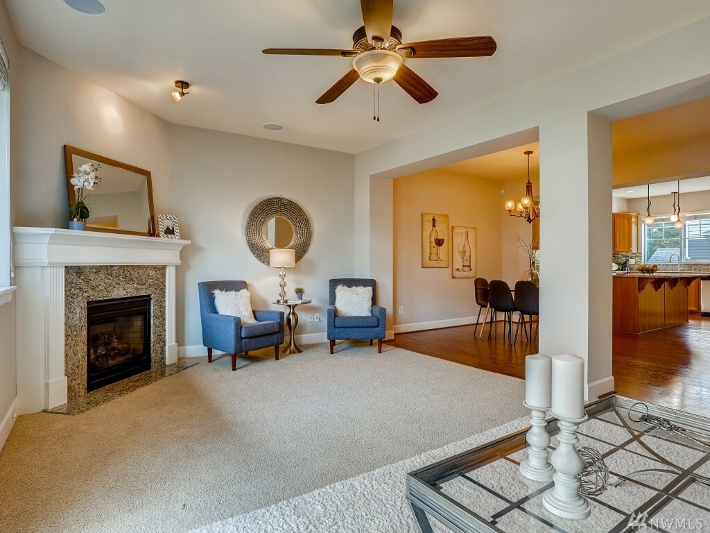 Property Photo: 4660 NE 3rd Ct J3 WA 98059