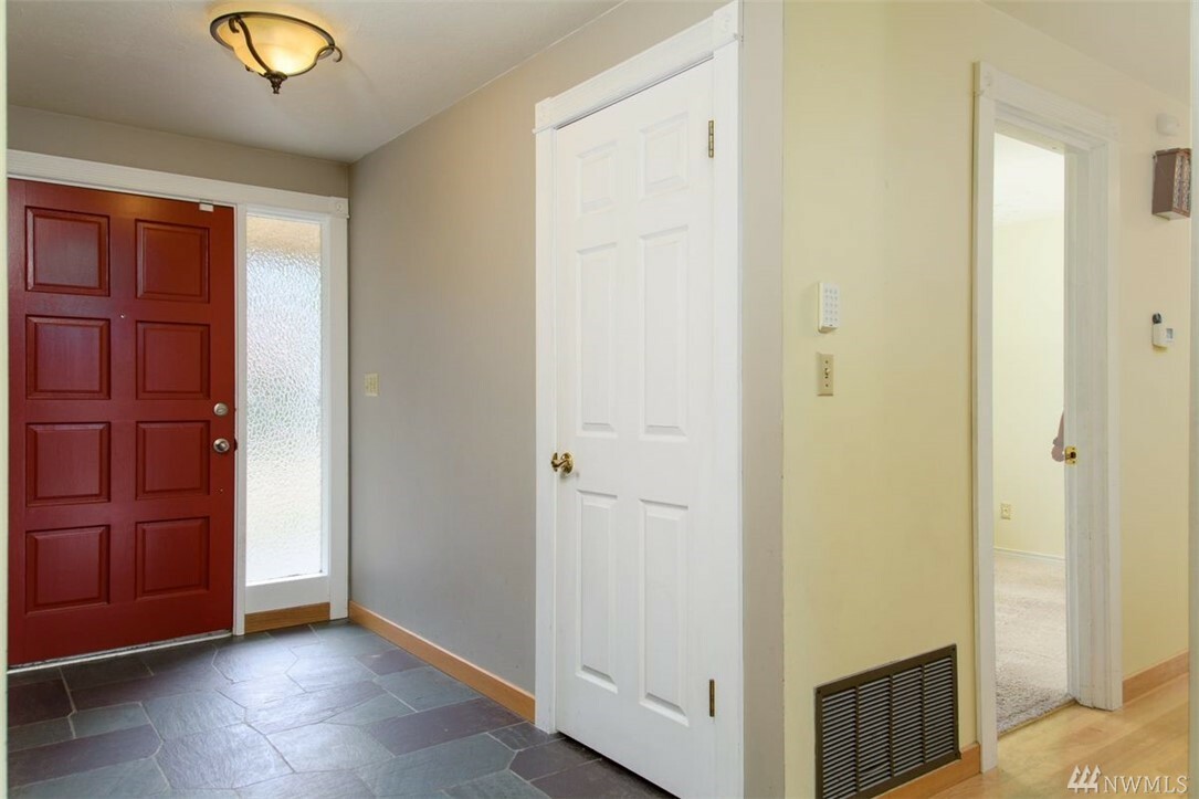 Property Photo: 4802 Gardner Ave WA 98203