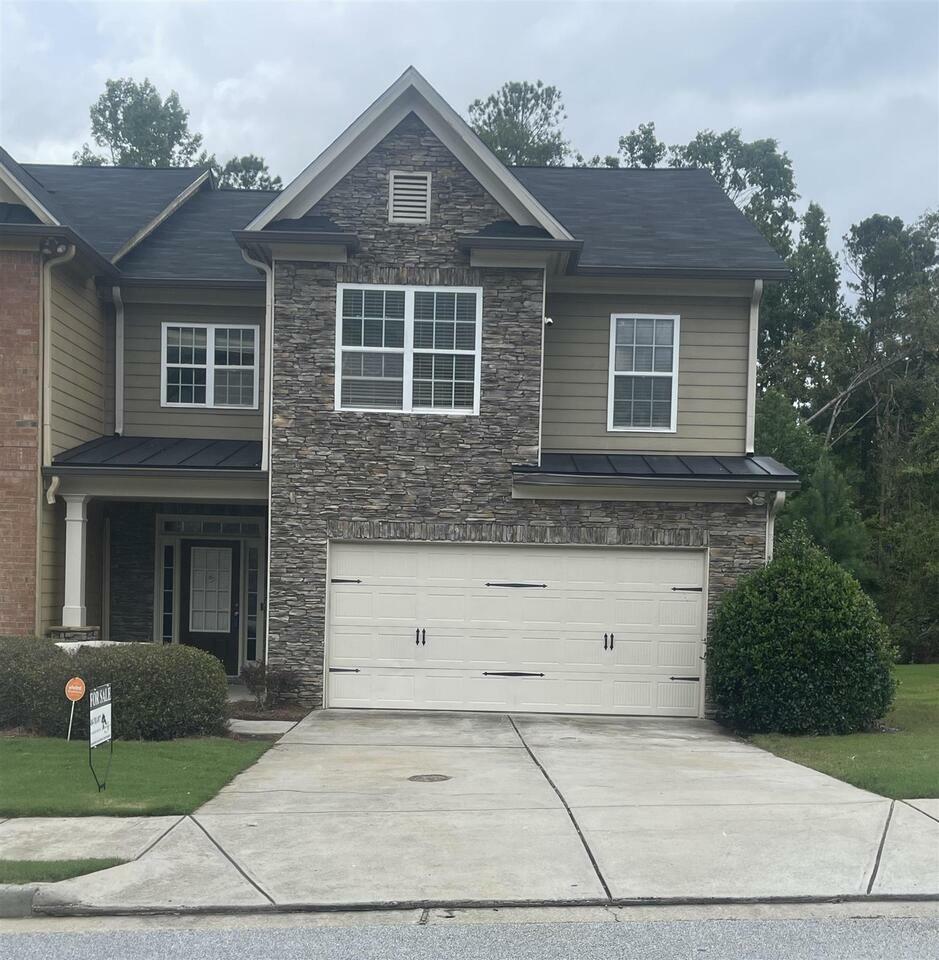 Property Photo: 1305 Stone Bay Drive 332 GA 30331