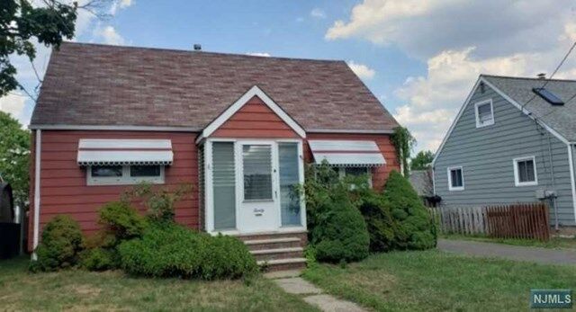 Property Photo:  20 Overhill Road  NJ 07109 