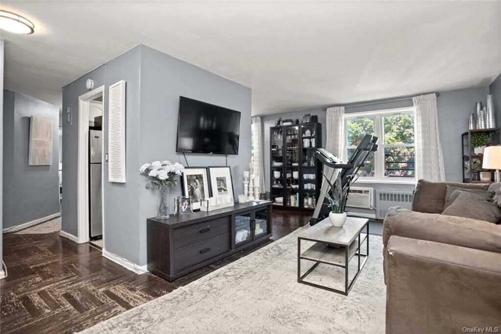 Property Photo:  2 Bronxville Road 3P  NY 10708 