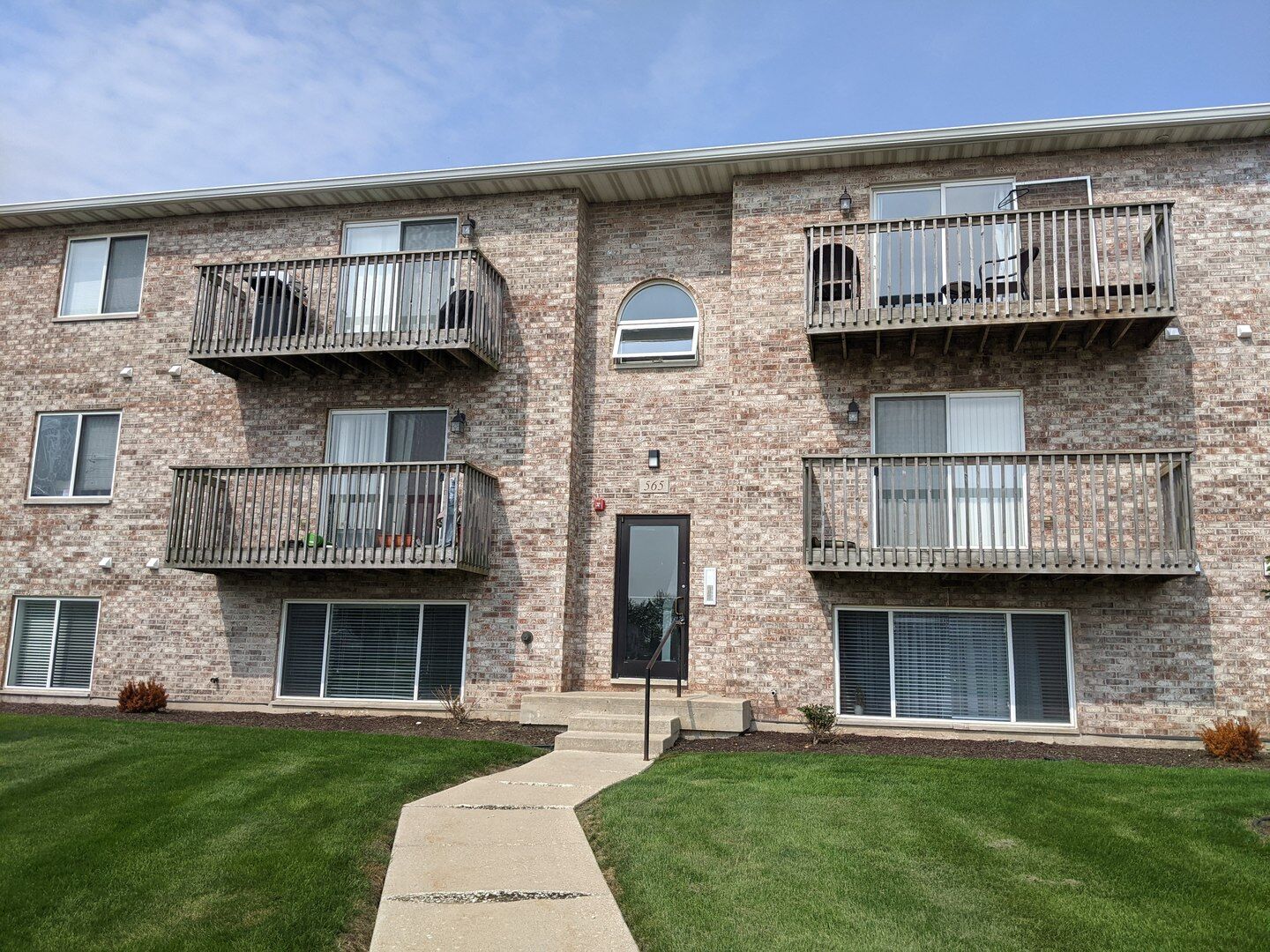 Property Photo:  565 N Strack Street 302  IL 60112 