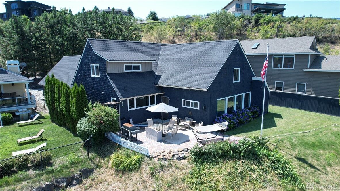 Property Photo:  955 S Lakeshore Rd  WA 98816 