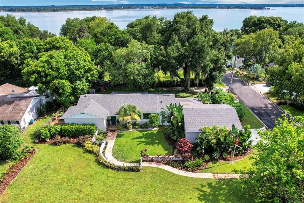 Property Photo: 980 W 11th Avenue FL 32757