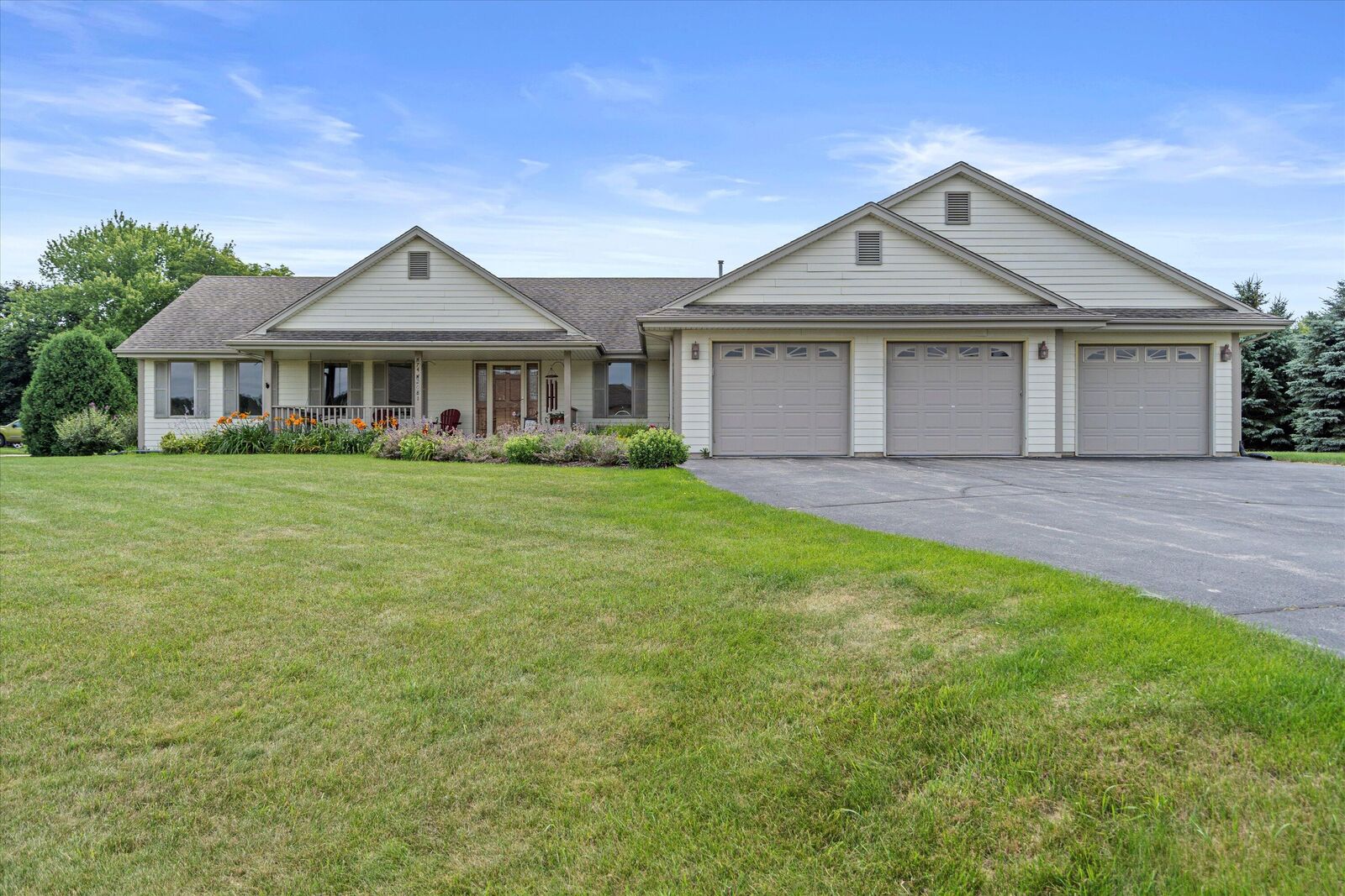 Property Photo: N74w24811 Lauren Dr WI 53089