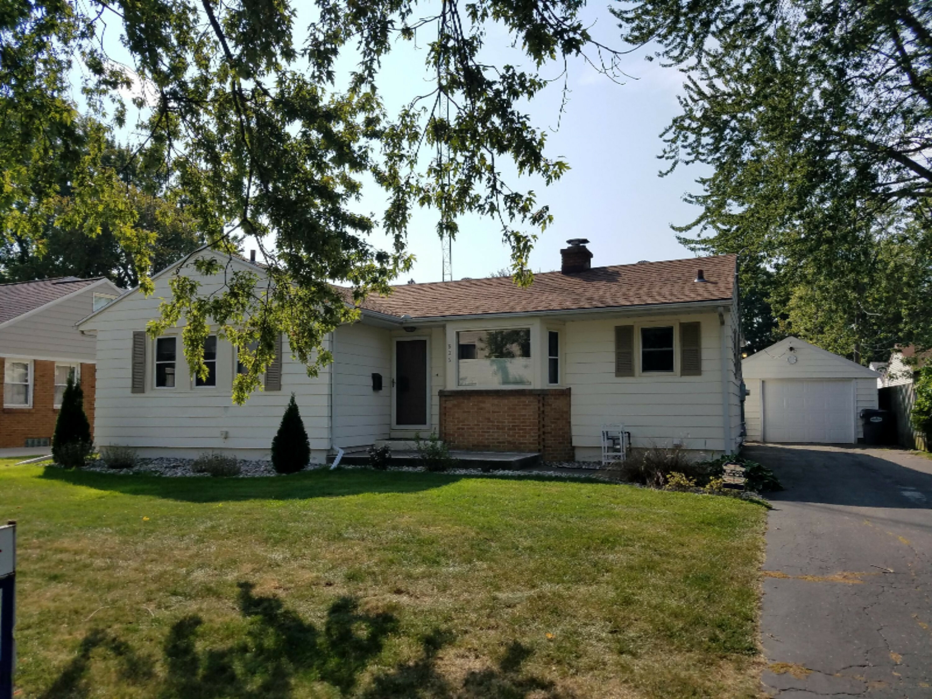 Property Photo:  806 Botham Avenue  MI 49085 