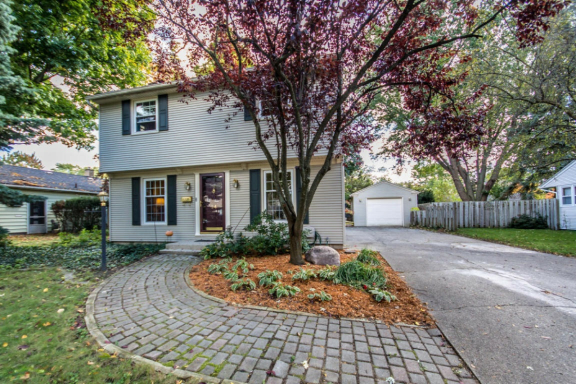 Property Photo: 54 E 29th Street MI 49423