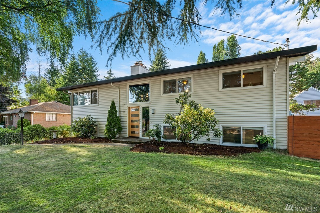 Property Photo: 142 SW 142nd St WA 98166