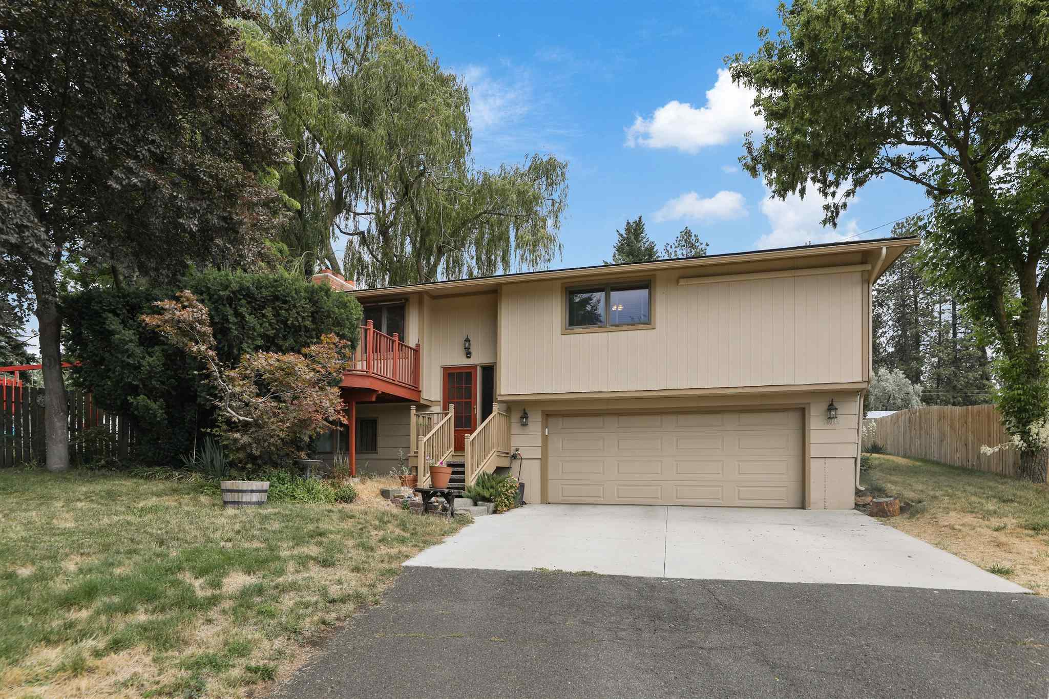 Property Photo:  11011 S Sunnyslope Rd  WA 99022 