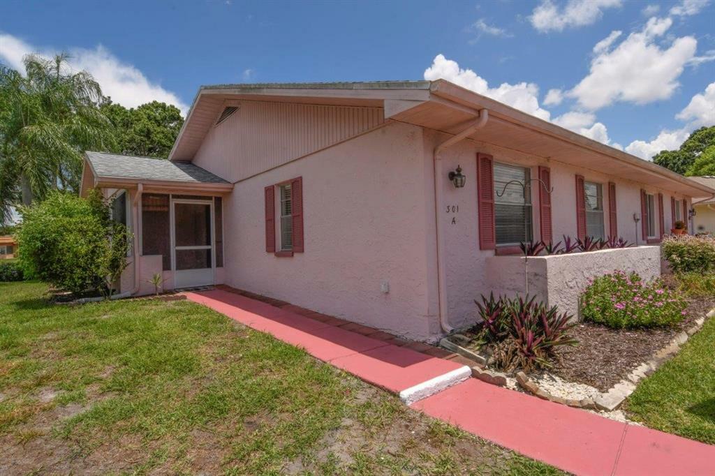 Property Photo:  301 Fowling Court A  FL 33573 