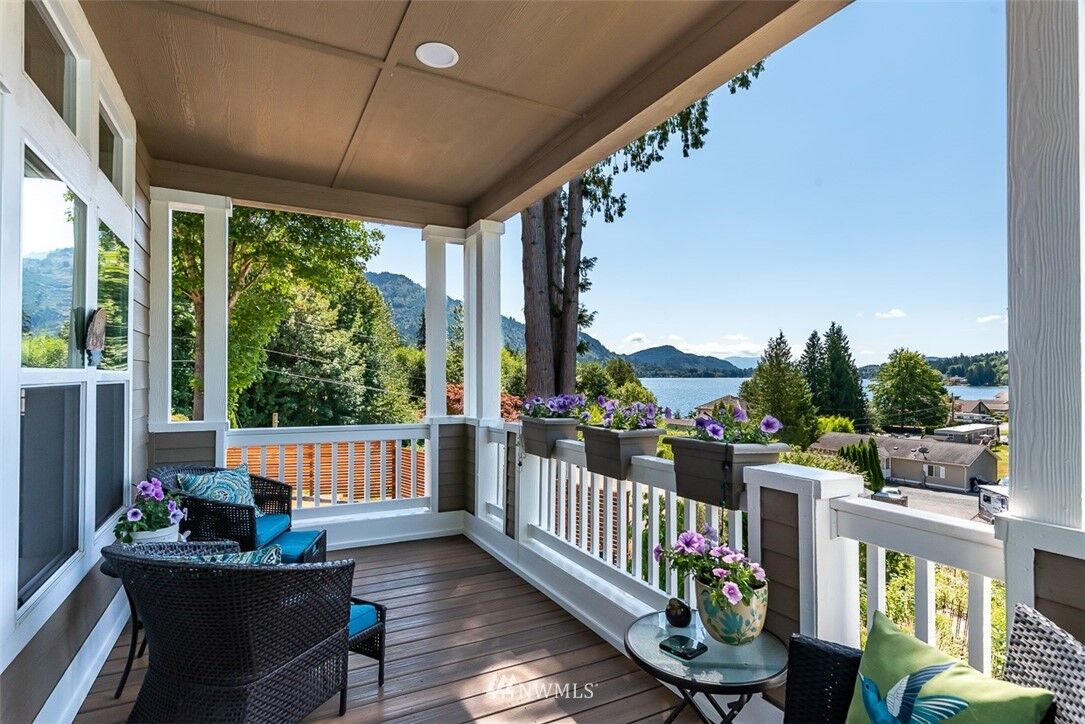 Property Photo:  921 Autumn Lane 206  WA 98229 