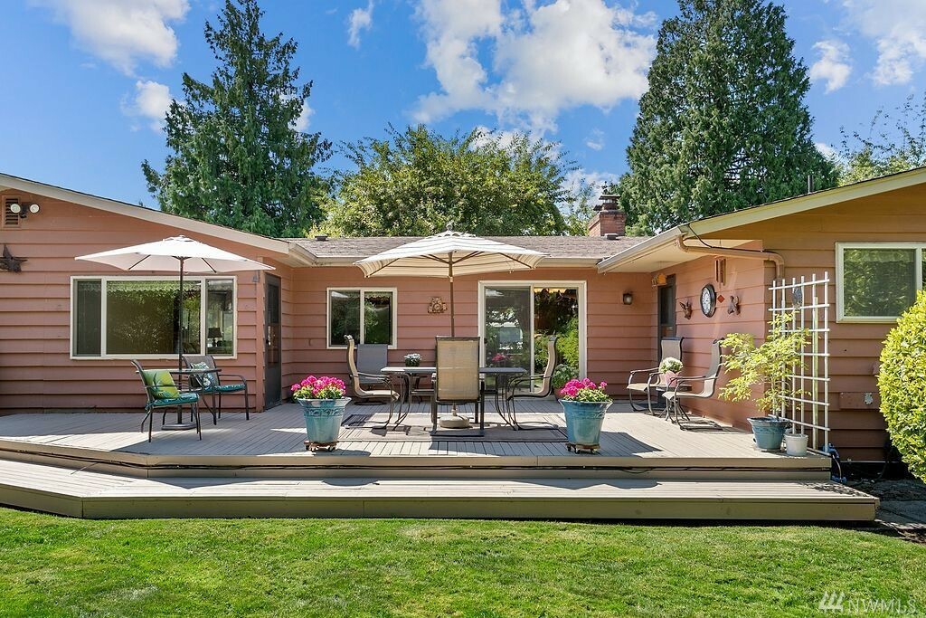 Property Photo:  812 Hilltop Ave  WA 98031 