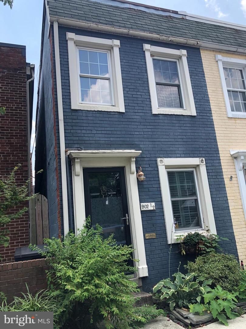 Property Photo:  902 1/2 Pendleton Street  VA 22314 