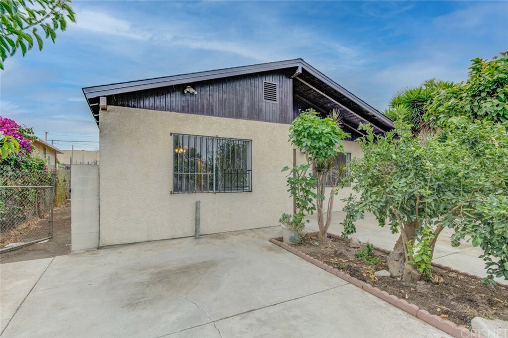 Property Photo:  15208 S White Avenue  CA 90221 