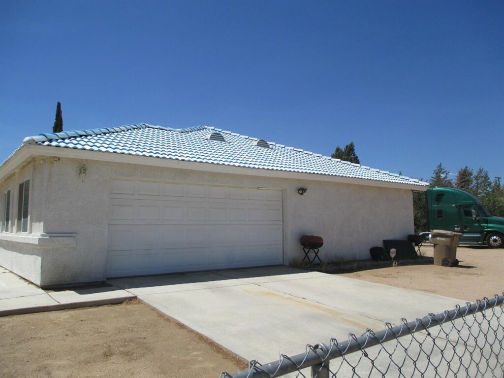 Property Photo:  10814 Cottonwood Avenue  CA 92345 