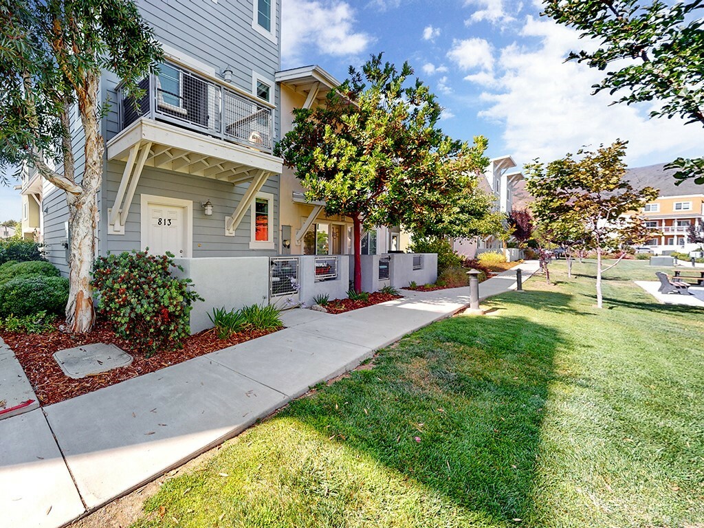 Property Photo:  813 Humbert Avenue  CA 93401 