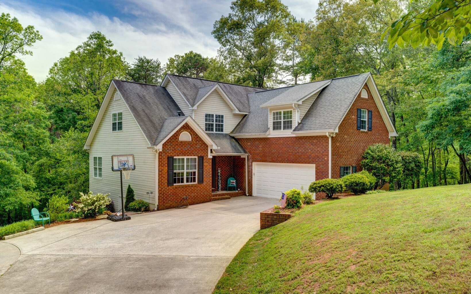 Property Photo: 195 Woodland Drive GA 30540