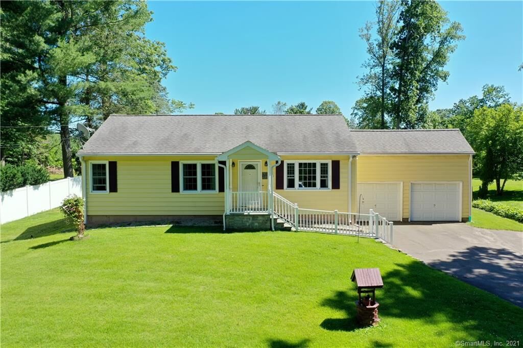 Property Photo:  19 Nancy Lane  CT 06455 