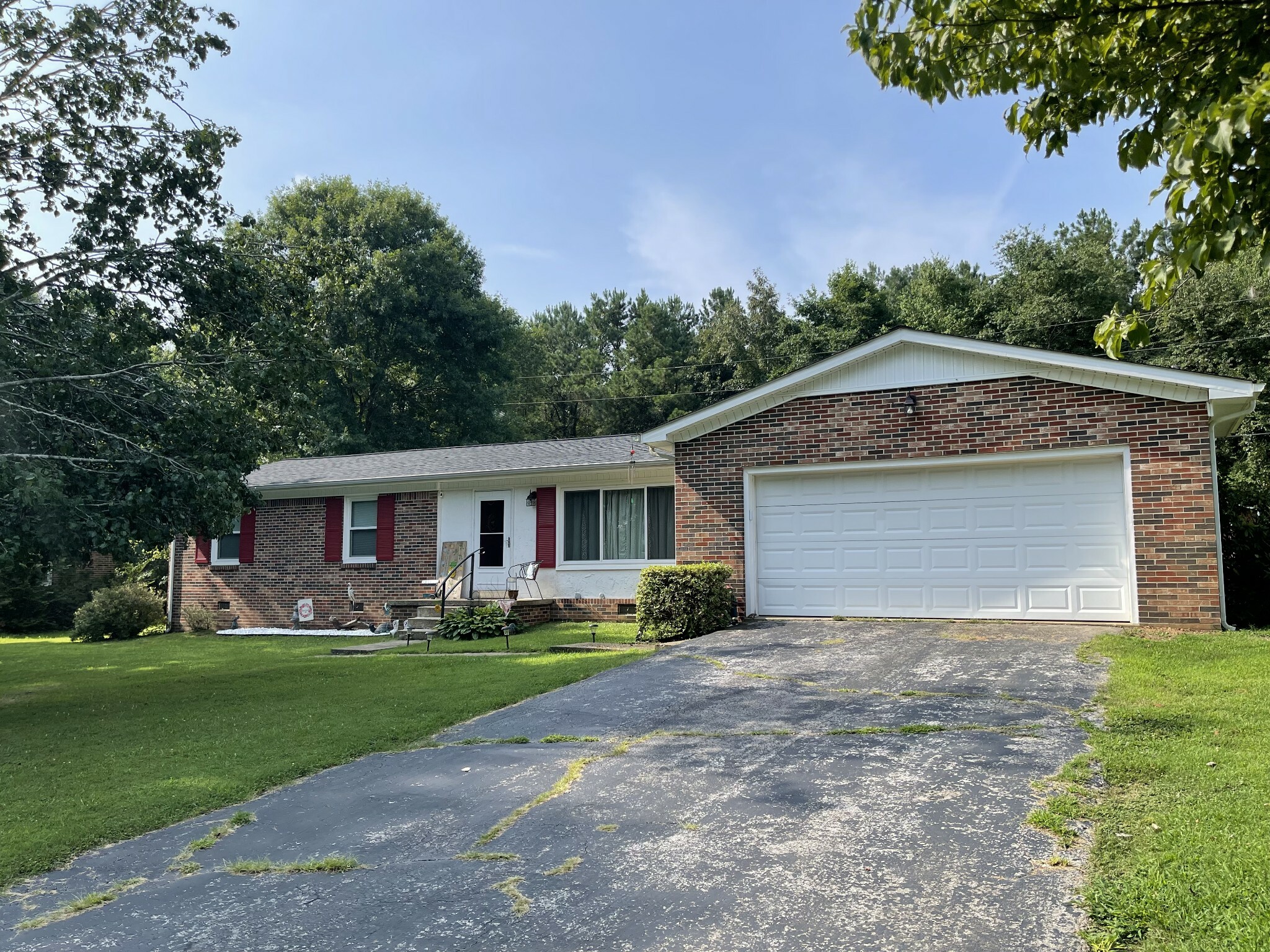 Property Photo: 1610 Hilltop Dr TN 38464