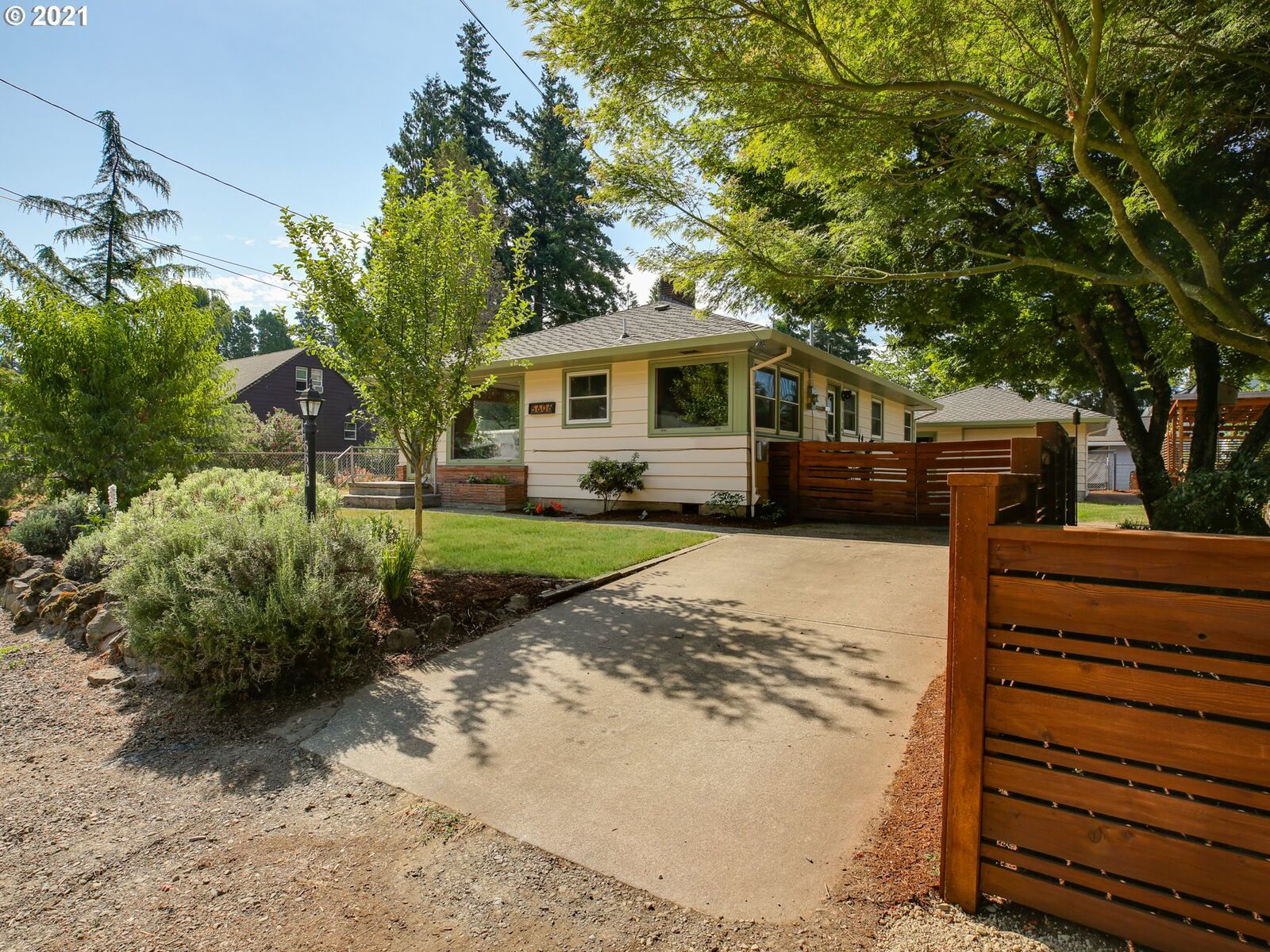 Property Photo: 5606 SE Westfork St OR 97206