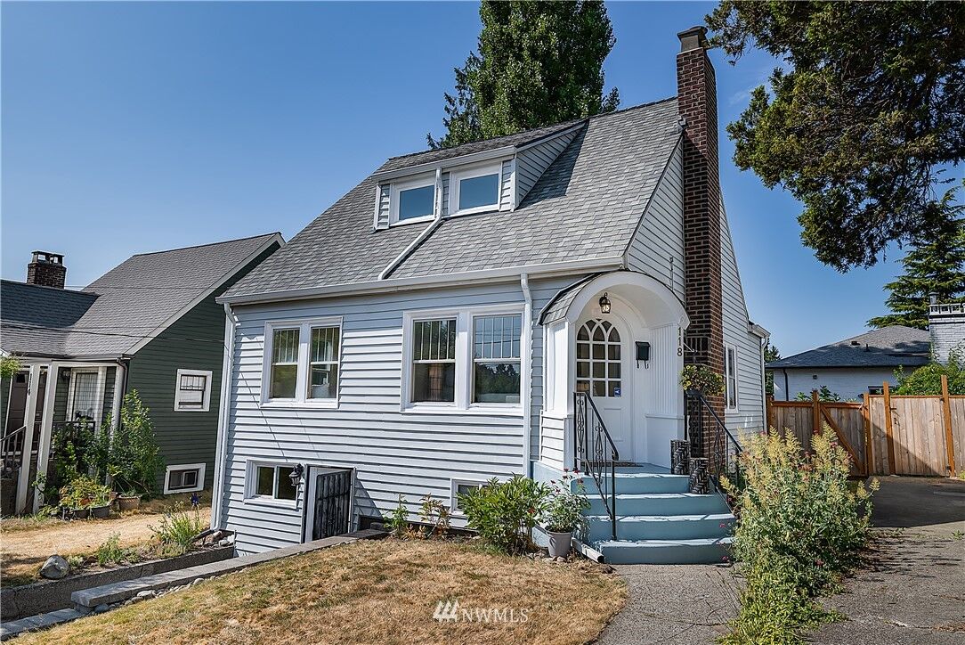 Property Photo:  118 NE 85th Street  WA 98115 