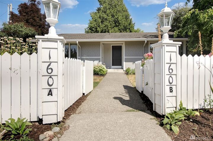 160 Rainier Blvd S  Issaquah WA 98027 photo