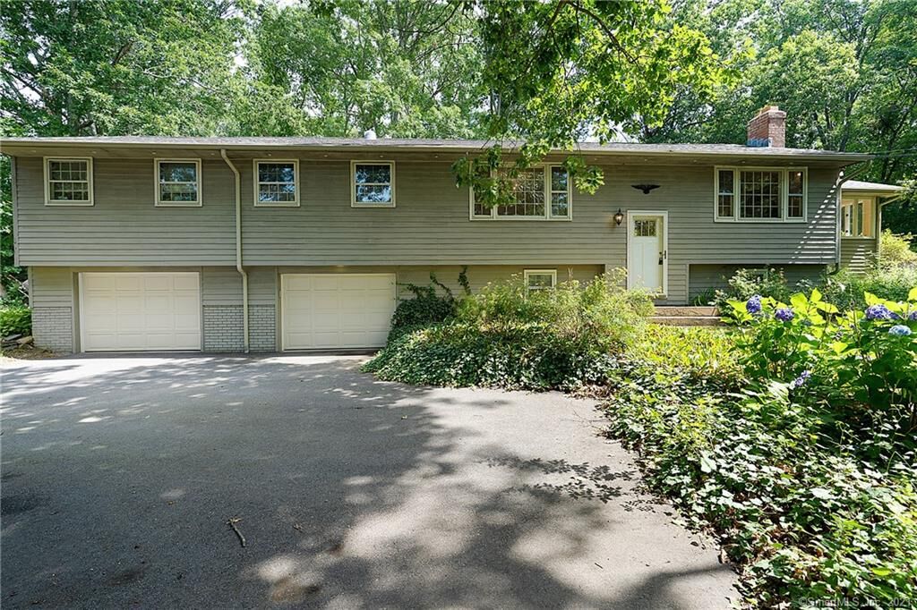 Property Photo: 4 Oak Drive CT 06447