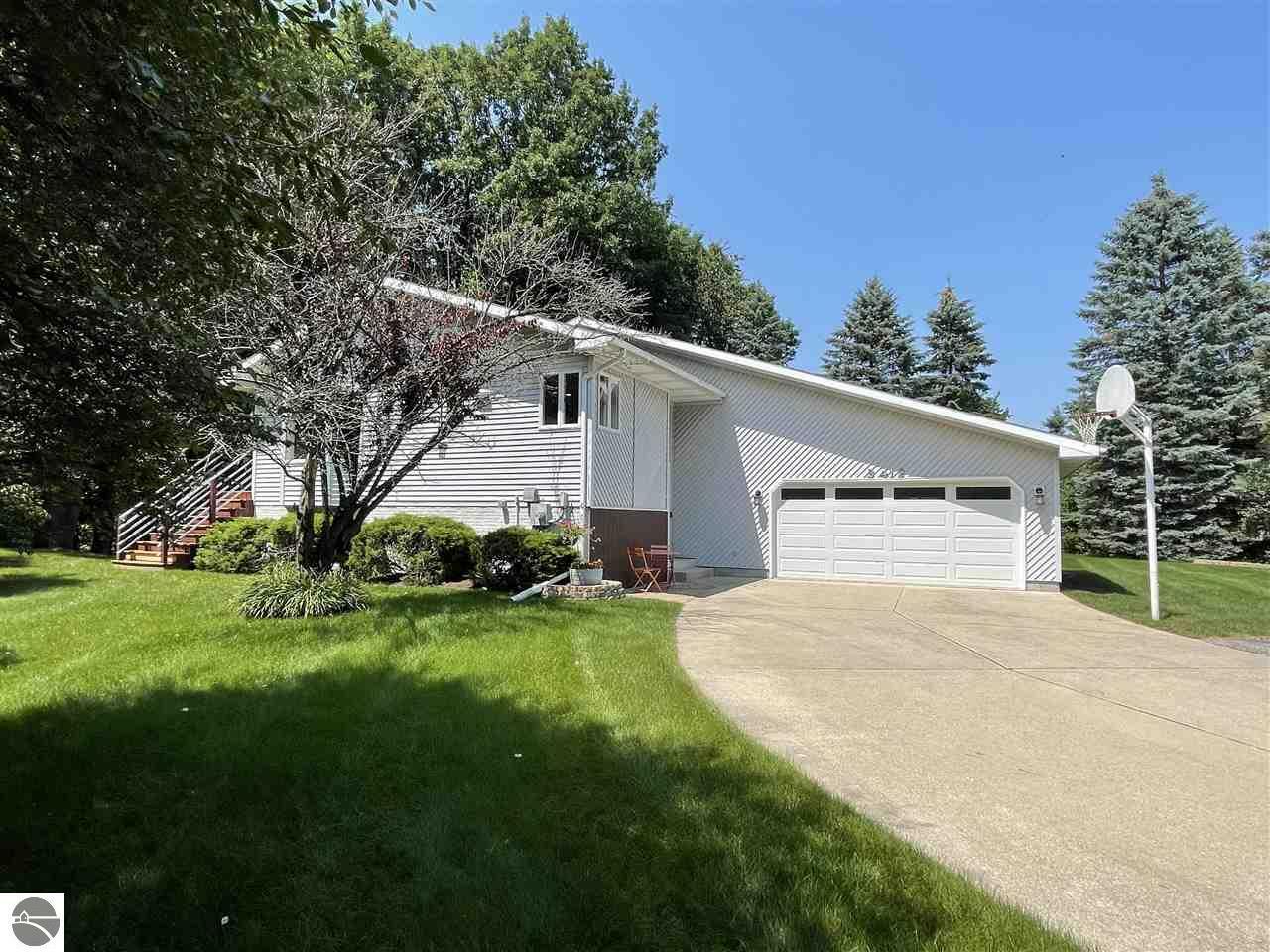 Property Photo:  3412 S Lincoln Road  MI 48858 