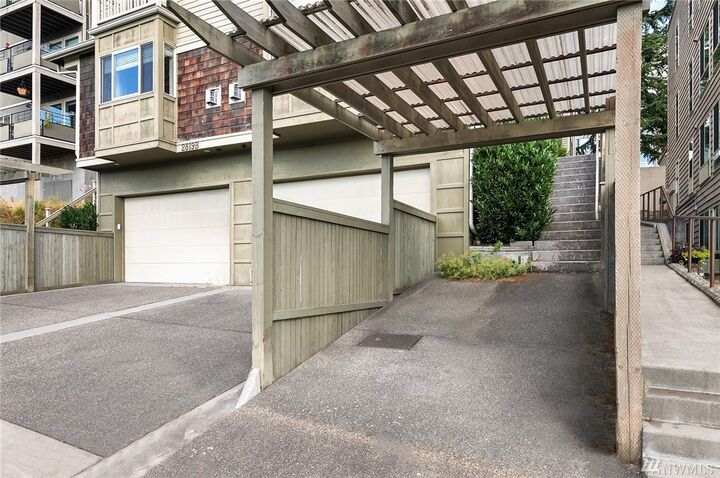 Property Photo:  2817 14th Ave W Apt A  WA 98119 