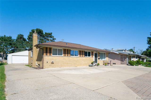 Property Photo:  35069 Mustang Drive  MI 48312 