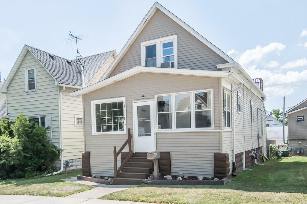 Property Photo:  3815 E Plankinton Ave  WI 53110 